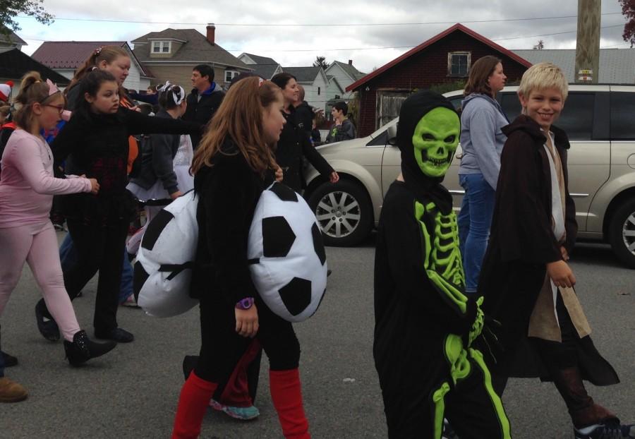 Myers+Elementary+students+enjoying+the+Halloween+parade.