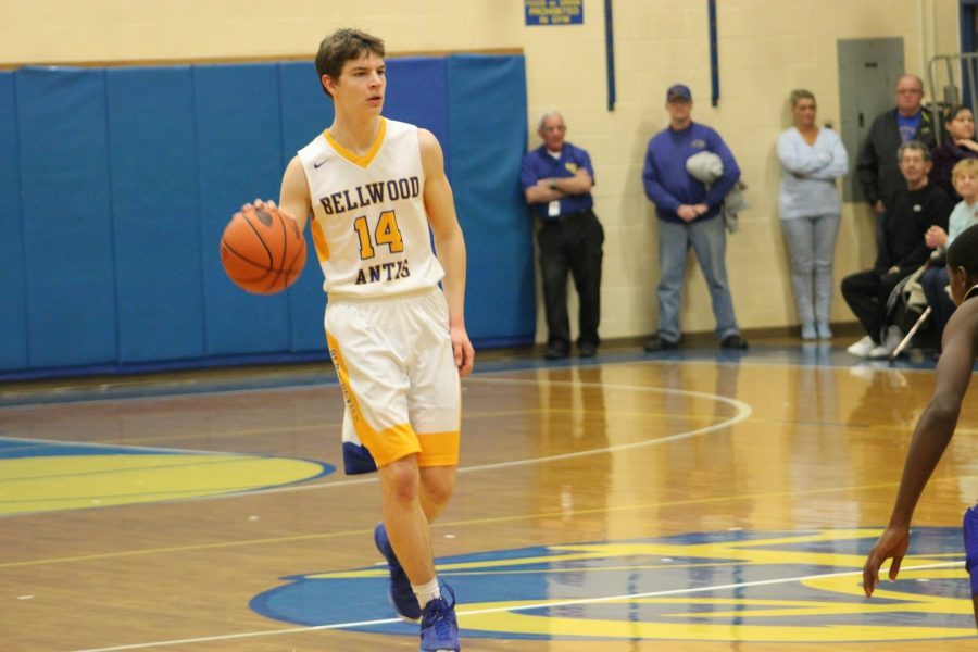 Joe Padula scored 18 to help Bellwood-Antis stave off a late surge against Mount Union.