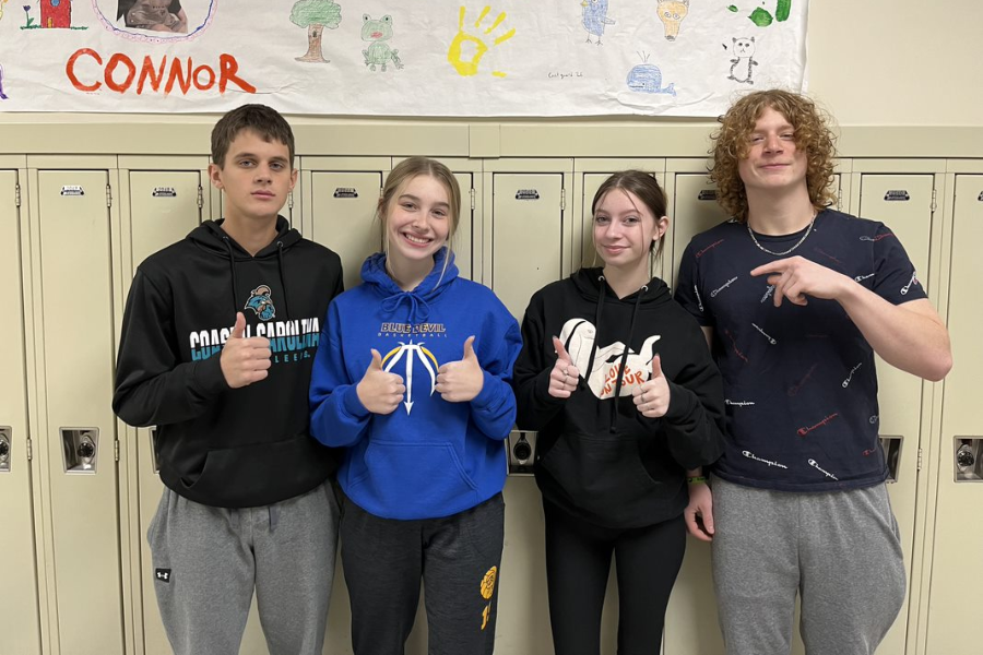 The+four-person+crew+of+%28l+to+r%29+Brayden+Wagner%2C+Ava+Miller%2C+Annie+LeGrand%2C+and+Kamryn+Bolden%2C+are+all+making+some+extra+dollars+after+school+working+at+Texas+Roadhouse.