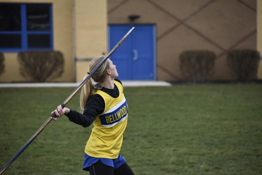 Chelsea McCaulsky throwing javelin.  (Bailee Conway)