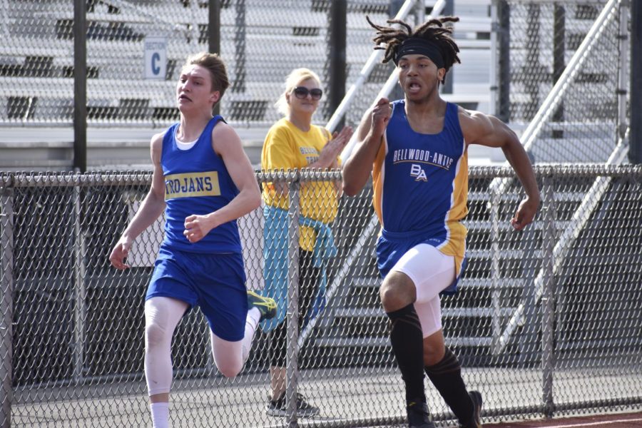 Gabriel Thompson sprinting in his 100 meter dash. (Bailee Conway)