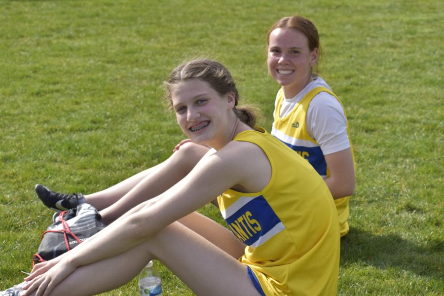 Lilly McNelis and Marissa Cacciotti cooling off between races (Bailee Conway)