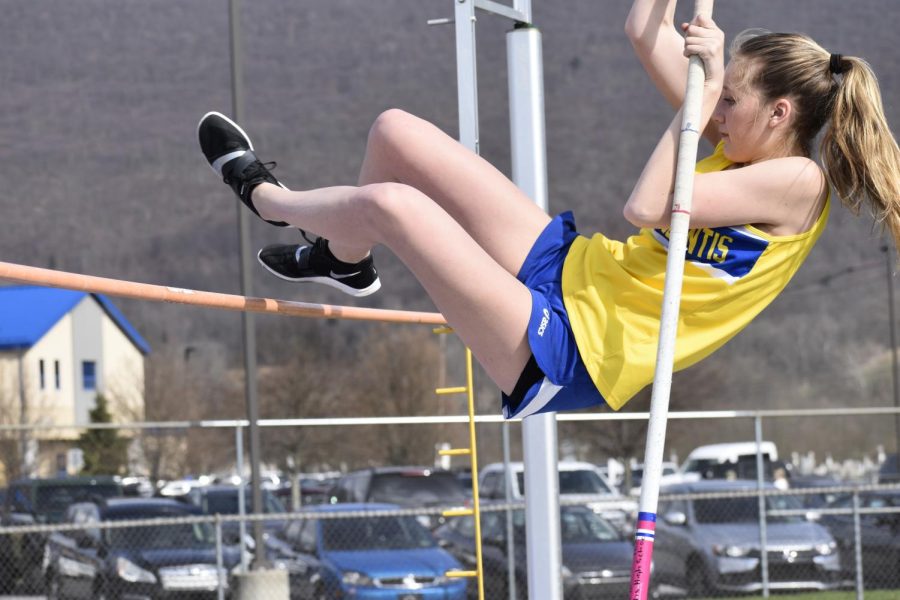 Lily Gerwert pole vaulting. (Bailee Conway)