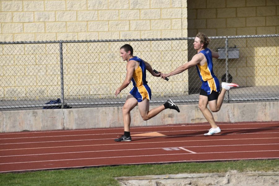 Gaven Ridgway hands it off to Ben Ritchey in their 4 x 1. (Bailee Campbell)