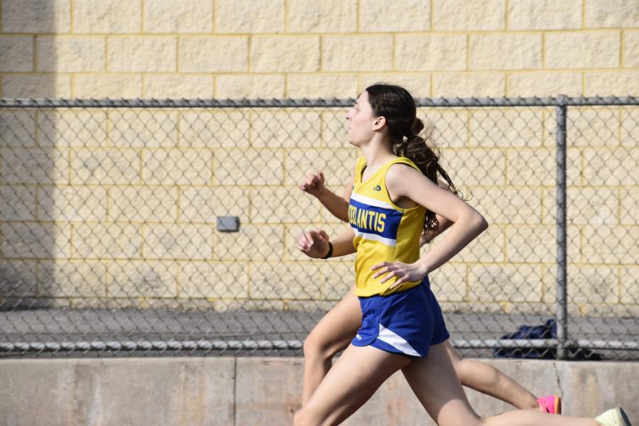 Avah Hassler running in the 400 meter dash (Bailee Conway)