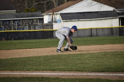 Vincent Cacciotti fielding a ball at third.