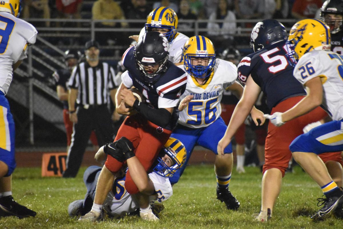 Bellwood tackles Huntingdon offense. (Morgan Kienzle)