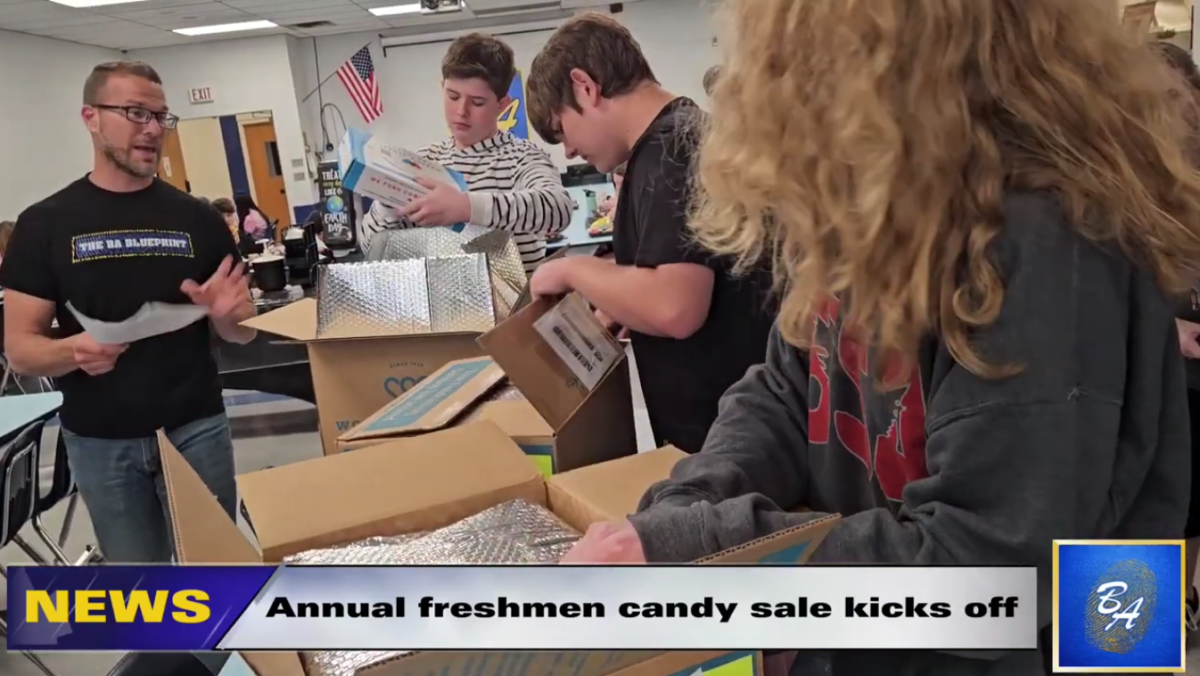 Freshmen+class+officers+get+ready+to+distribute+boxes+of+Worlds+Finest+Chocolates.