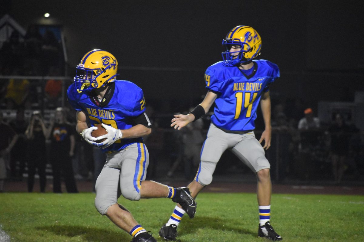 Holden Schreier hands the ball off to Bradyn Partner