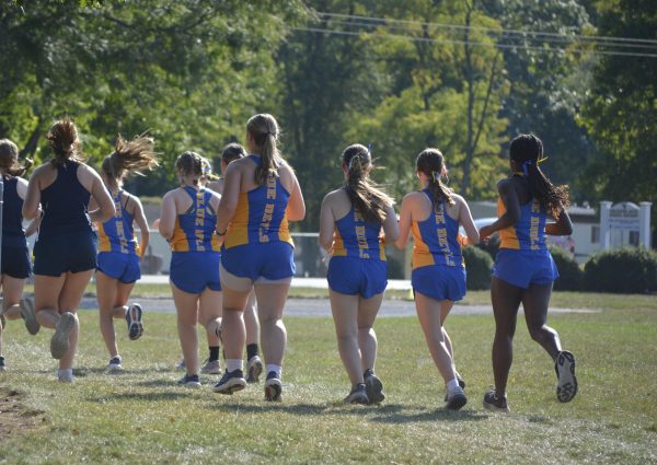 B-A cross country teams kickoff their race.