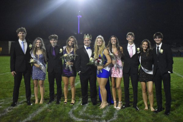 The 2024 Homecoming Court after Gigi Juart is crowned Queen. 