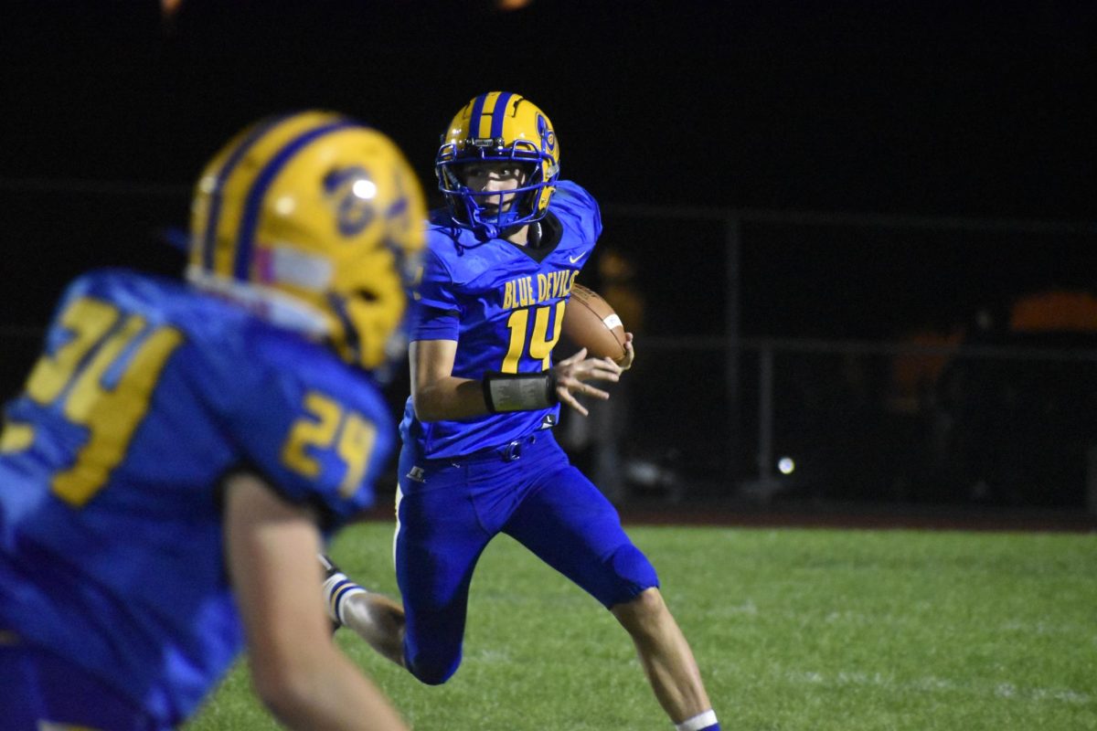 Holden Schreier breaks Bellwoods single game passing yard record.