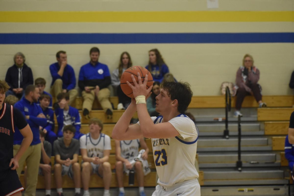 Connor Mayes shoots a free throw.