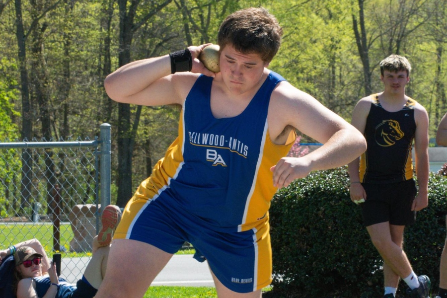 Jayce Quick placed fourth in the shot put at the Igloo Invitational.